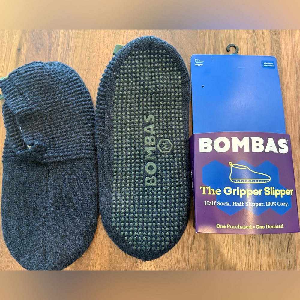 NEW Bombas Black Gripper Slipper Sz Med 7-9.5 Navy